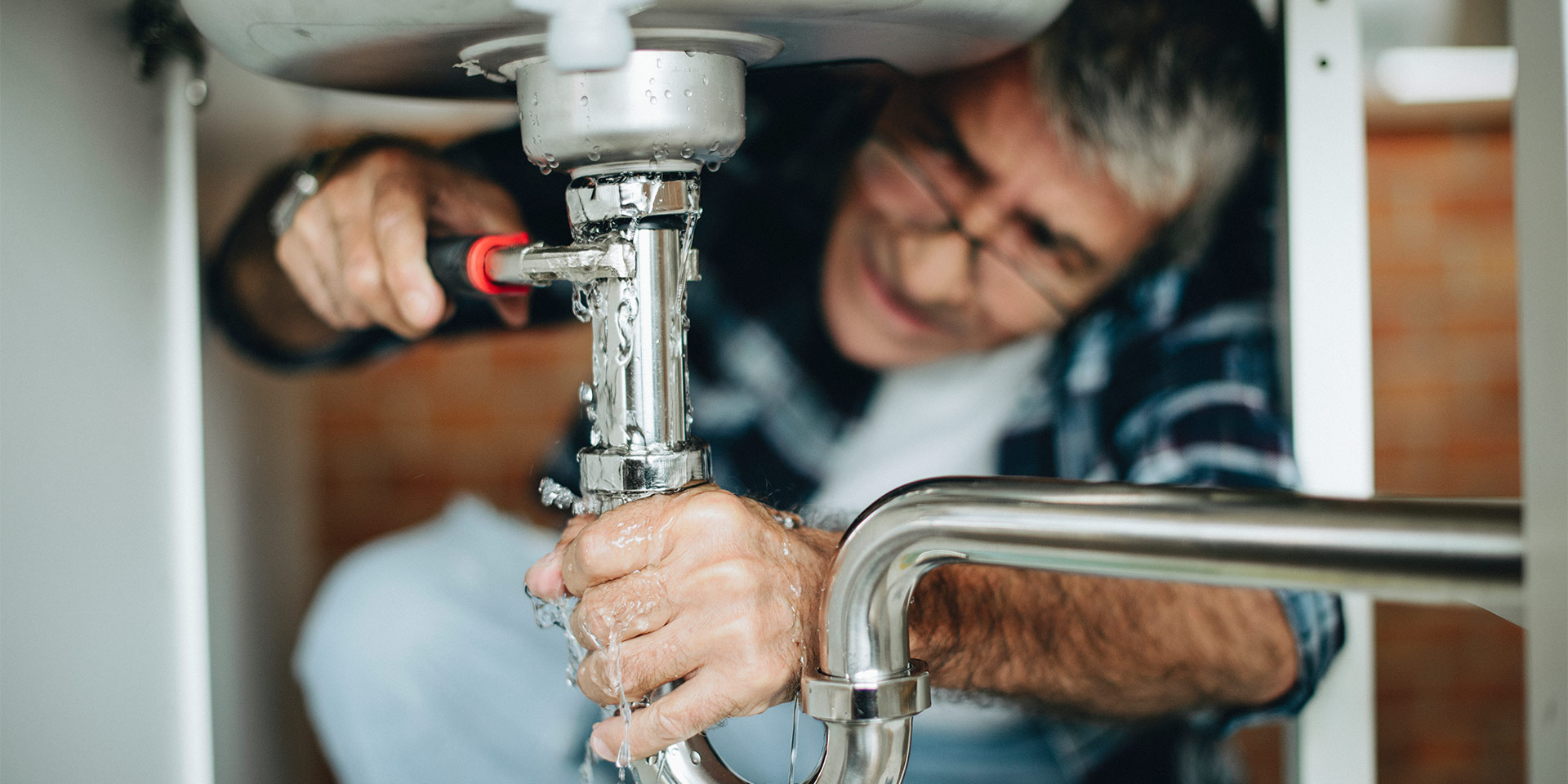 Hiring a contractor checklist: 6 things to keep in mind